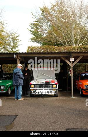 Octobre 2021 - Lovells Ford Escort mk2 dans le paddock à côté d'une marque 1 et d'une marque Snoot statisme 2 à la Covid retardé réunion des membres de Goodwood 78. Banque D'Images