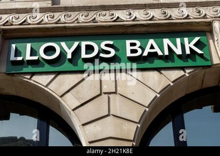 Succursale de la Lloyds Bank sur Piccadilly à Londres, Angleterre, Royaume-Uni Banque D'Images