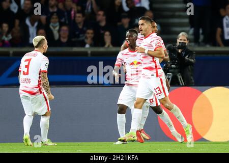 Paris, France, le 19 octobre 2021, André Silva de RB Leipzig célèbre après avoir marquant son premier but lors de la Ligue des Champions de l'UEFA, le match de football du Groupe A entre Paris Saint-Germain et RB Leipzig le 19 octobre 2021 au stade du Parc des Princes à Paris, France - photo : Herman Dingler/DPPI/LiveMedia Banque D'Images