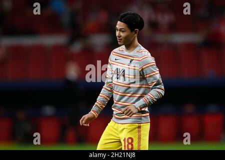 Takumi Minamino de Liverpool se réchauffe lors du match de football de l'UEFA Champions League, groupe B entre l'Atlético Madrid et Liverpool le 19 octobre 2021 au stade Wanda Metropolitano de Madrid, Espagne - photo : Oscar Barroso/DPPI/LiveMedia Banque D'Images