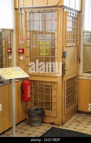 Cage de porte à l'ancien quartier général soviétique du KGB à Riga, qui est maintenant un musée Banque D'Images