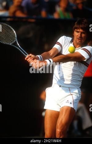 Jimmy Connors en action pendant l'US Open 1982 à Flushing Meadows. Banque D'Images