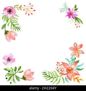 Cadre de fleurs aquarelles, feuilles, fougères, baies et bourgeons isolés sur fond blanc.Objet de conception peint à la main naturel. Banque D'Images