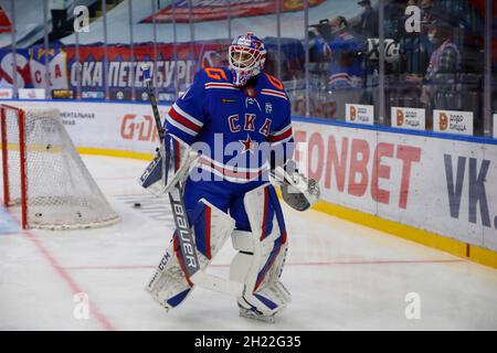 Saint-Pétersbourg, Russie.19 octobre 2021.Lars Johansson (No.1) de SKA Saint-Pétersbourg vu pendant la saison régulière 2021-22 de la KHL de la Ligue de hockey Kontinental entre SKA Saint-Pétersbourg et Jokerit Helsinki au Palais des sports de glace.Score final; SKA Saint Petersburg 2:0 Jokerit Helsinki.Crédit : SOPA Images Limited/Alamy Live News Banque D'Images