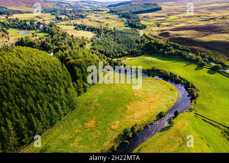 Vue aérienne du magnifique paysage autour du château de Dalnaglar, Glenshee, Écosse, Royaume-Uni Banque D'Images