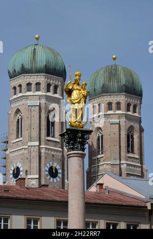 Colonne Sainte-Marie, Eglise notre-Dame, Marienplatz, Munich, Bavière, Allemagne Banque D'Images