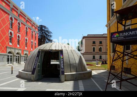 Old Bunker, entrée au musée Bunk'Art 2, centre-ville, Tirana, Albanie Banque D'Images