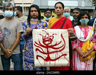 Dhaka, Bangladesh, 19 octobre 2021.Des artistes, des écrivains et des journalistes ont protesté à Shahbag des militants ont manifesté à Dhaka pour protester contre la récente violence religieuse contre la minorité hindoue au Bangladesh.Dhaka (Bangladesh), le 19 octobre 2021.Photo de Habibur Rahman/ABACAPRESS.COM Banque D'Images