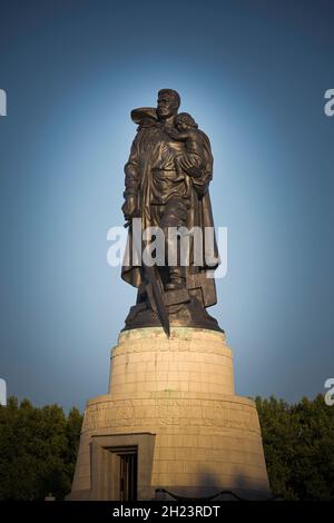 Sowjetisches Ehrenmal, parc de Treptow, Treptow, Treptow-Köpenick, Berlin, Deutschland Banque D'Images