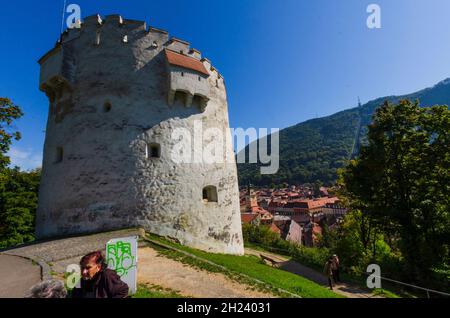 La fortification de la Tour Blanche dans la vieille ville de Brasov, Roumanie Banque D'Images