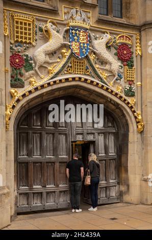 Royaume-Uni, Angleterre, Cambridgeshire, Cambridge, Sidney Street,La porte du Christ College Banque D'Images