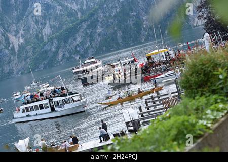 Fronleichnamsprozession auf dem Traunsee in Traunkirchen im Salzkammergut (Bezirk Gmunden, Oberösterreich, Österreich) - seit dem Jahr 1632 wird die F Banque D'Images