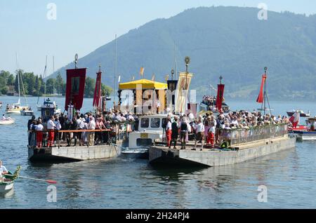 Fronleichnamsprozession auf dem Traunsee in Traunkirchen im Salzkammergut (Bezirk Gmunden, Oberösterreich, Österreich) - seit dem Jahr 1632 wird die F Banque D'Images