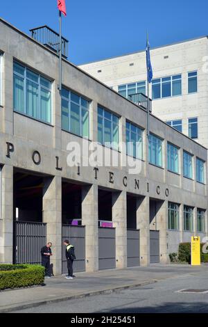 Turin, Piémont, Italie -10-10-2021- vue extérieure de l'École Polytechnique de Turin, siège des facultés d'ingénierie, d'informatique, d'architecture et de mat Banque D'Images