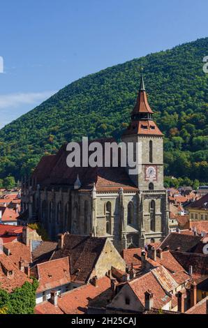 L'église noire dans le centre historique de Brasov, Roumanie.C'est la plus grande église de Roumanie et représentative du style gothique roumain.Il da Banque D'Images