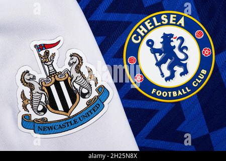 Gros plan sur l'écusson du club Chelsea & Newcastle United Banque D'Images