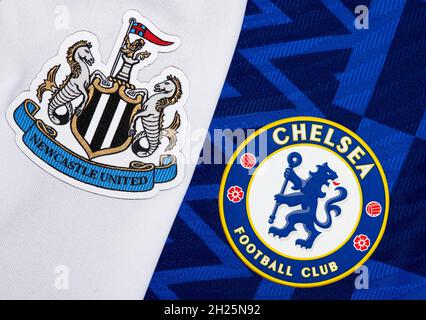 Gros plan sur l'écusson du club Chelsea & Newcastle United Banque D'Images