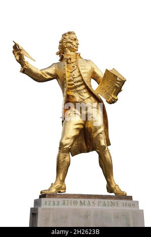 Découpe d'une statue de Thomas Paine à Thetford.La statue en bronze guilde se dresse sur un plint de pierre Banque D'Images