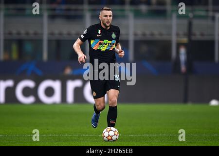 Milan, Italie.19 octobre 2021.Milan Skriniar du FC Internazionale en action lors du match de football de l'UEFA Champions League entre le FC Internazionale et le FC Sheriff Tiraspol.Credit: Nicolò Campo/Alay Live News Banque D'Images