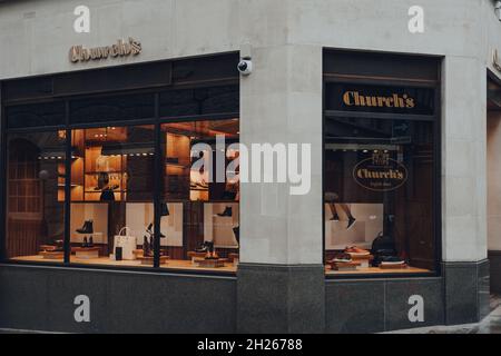 Londres, Royaume-Uni - 02 octobre 2021 : extérieur de la boutique de l'église sur Jermyn Street à St. James, Londres.Church’s est un fabricant de chaussures anglais haut de gamme Banque D'Images