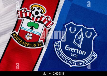 Gros plan sur l'écusson du club de Southampton et Everton. Banque D'Images