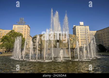 Brunnen, Strausberger Platz, Friedrichshain, Berlin, Deutschland Banque D'Images