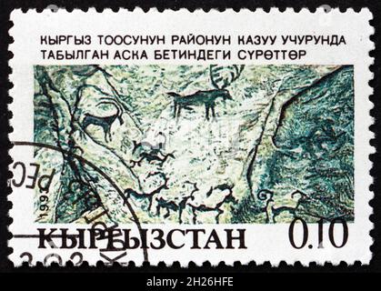 KIRGHIZISTAN - VERS 1993 : un timbre imprimé au Kirghizistan présente des peintures de la grotte, des pétroglyphes, du patrimoine, vers 1993 Banque D'Images