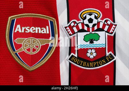 Gros plan sur l'écusson d'Arsenal et du club de Southampton. Banque D'Images