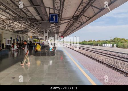 BUNDI, INDE - 16 FÉVRIER 2017 : plate-forme de la gare de Bundi, État du Rajasthan, Inde Banque D'Images