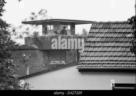 PRISON DE SPANDAU, à l'ouest de Berlin, en Allemagne, détenue après la guerre, sept dirigeants nazis reconnus coupables dans les procès de Nüremberg ont démoli 1987 personnes après la mort de la dernière prison Rudolf Hess Banque D'Images