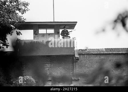 PRISON DE SPANDAU, à l'ouest de Berlin, en Allemagne, détenue après la guerre, sept dirigeants nazis reconnus coupables dans les procès de Nüremberg ont démoli 1987 personnes après la mort de la dernière prison Rudolf Hess Banque D'Images