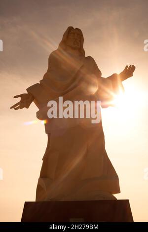 Calama, région d'Antofagasta, Chili - UNE statue de Jésus-Christ, un monument emblématique dans la ville minière de Calama, dans le nord du Chili Banque D'Images