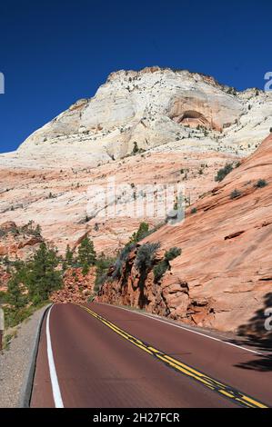 PARC NATIONAL DE ZION DANS L'UTAH... PRÈS DE LA MESA DE DAMIER SUR LA ROUTE 9 Banque D'Images