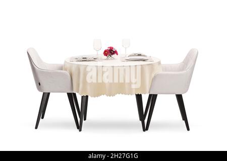 Table de restaurant ronde avec un ensemble de tissus pour deux personnes isolées sur fond blanc Banque D'Images