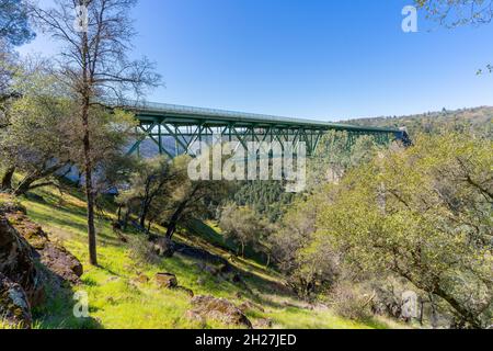 Photo du pont de Foresthill au-dessus de la North Fork American River à Auburn, CA, Etats-Unis Banque D'Images