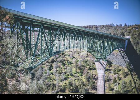 Photo du pont de Foresthill au-dessus de la North Fork American River à Auburn, CA, Etats-Unis Banque D'Images