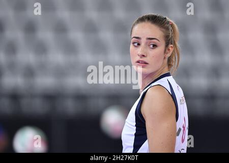 Rome, Italie.20 octobre 2021, en action pendant la série de Championnat de volleyball féminin Un match entre Acqua & sapone Volley Roma et VBC Trasporti Pesanti Casalmaggiore à PalaEur, 20 octobre 2021 à Rome, Italie.- photo: Domenico Cippitelli/LiveMedia Banque D'Images