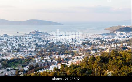 Gros plan sur le château de bodrum au lever du soleil à Bodrum, Mugla, Turquie.Concept de tourisme et de loisirs. Banque D'Images