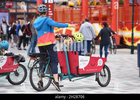 Lasenfahrrad im Vergnügungspark 'Prater' à Wien, Österreich, Europa - le vélo cargo dans le grand parc d'attractions 'Prater' à Vienne, Autriche, Europe Banque D'Images