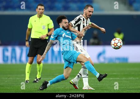 Le défenseur Leonardo Bonucci du FC Juventus et le défenseur du FC Zenith lors de la rencontre du groupe de la Ligue des champions de l'UEFA - le groupe H s'adresse au FC Zenit et au FC Juventus à l'arène Gazprom de Saint-Pétersbourg.SAINT-PÉTERSBOURG, - OCTOBRE 20 : (photo d'Anatoliy Medved) Banque D'Images