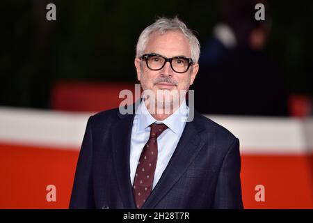 Rome, Italie.20 octobre 2021.ROME, ITALIE - OCTOBRE 20 : le directeur Alfonso Cuaron assiste à la rencontre rapprochée du tapis rouge lors du 16e Festival du film de Rome 2021 le 20 octobre 2021 à Rome, Italie.Credit: dpa/Alay Live News Banque D'Images