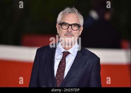 Rome, Italie.20 octobre 2021.Le réalisateur Alfonso Cuaron assiste au tapis rouge de la rencontre de clôture lors du 16e Festival du film de Rome 2021 le 20 octobre 2021 à Rome, en Italie.Crédit : UPI/Alay Live News Banque D'Images