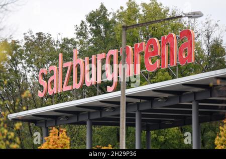 Die Salzburgarena in der österreichischen Landeshauptstadt Salzburg ist eine multifunktionale Halle - la Salzburgarena dans la capitale autrichienne Salzbu Banque D'Images