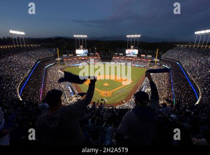 Los Angeles, Californie, États-Unis.20 octobre 2021.Une photo panoramique du Dodger Stadium pendant le match 4 de la NLCS entre Los Angeles Dodgers contre les Atlanta Braves aujourd'hui mercredi 20 octobre 2021.Armando Arorizo (Credit image: © Armando Arorizo/Prensa Internacional via ZUMA Press Wire) Banque D'Images