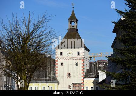 Der Stadtturm auf dem Stadtplatz in Vöcklabruck, Österreich, Europa - la tour de la ville sur la place de Voecklabruck, Autriche, Europe Banque D'Images