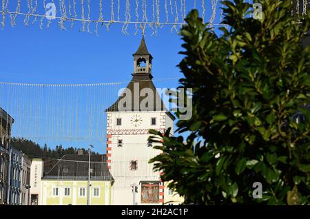 Der Stadtturm auf dem Stadtplatz in Vöcklabruck, Österreich, Europa - la tour de la ville sur la place de Voecklabruck, Autriche, Europe Banque D'Images