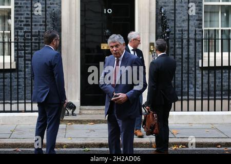 Londres, Angleterre, Royaume-Uni.20 octobre 2021.L'ambassadeur du premier ministre LeagueÂ et l'ambassadeur international de l'Association de football DAVID DEIN sont vus à l'extérieur du 10 Downing Street.Dein est l'ancien co-propriétaire et vice-président du club de football d'Arsenal et ancien vice-président de l'association de football.(Image de crédit : © Tayfun Salci/ZUMA Press Wire) Banque D'Images