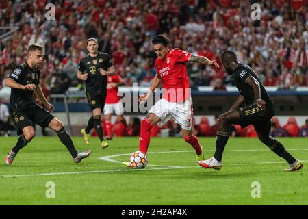 Lisbonne, Portugal.20 octobre 2021.Darwin Nunez de SL Benfica (au centre) en action pendant le match de la Ligue des champions de l'UEFA entre SL Benfica et le FC Bayern Munich à l'Estadio da Luz Stadium.final score; SL Benfica 0:4 FC Bayern Munich.(Photo de Hugo Amaral/SOPA Images/Sipa USA) crédit: SIPA USA/Alay Live News Banque D'Images