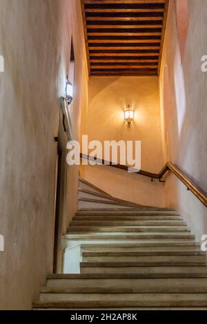 JABRIN, OMAN - 2 MARS 2017 : escalier du château de Jabrin, Oman Banque D'Images