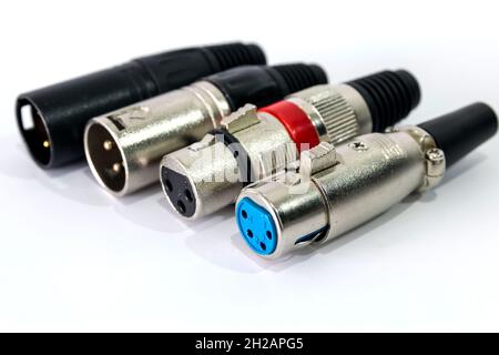 Connecteur XLR isolé sur fond blanc. Banque D'Images